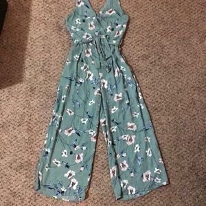 Floral wide leg jumpsuit w/ belt